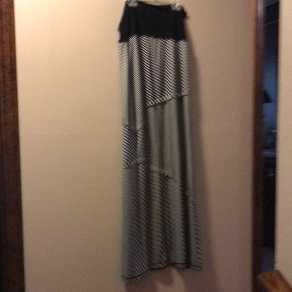 Long knit striped skirt